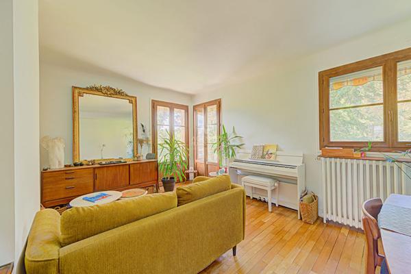 Appartement 3 pièces à vendre à Saint-Germain-en-Laye - Réf. 18233 359 000 € **  - Référence  18233