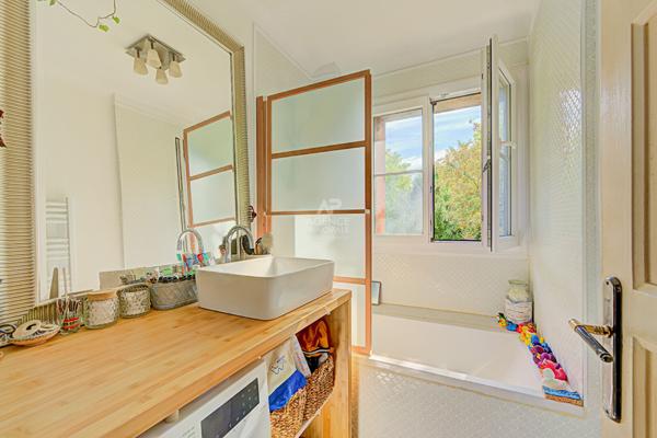 Appartement 3 pièces à vendre à Saint-Germain-en-Laye - Réf. 18233 359 000 € **  - Référence  18233