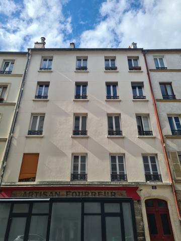 Studio calme et lumineux