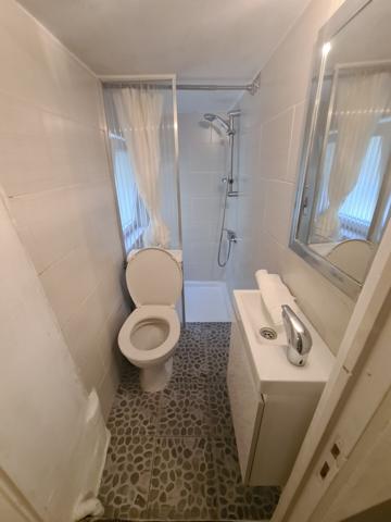 Studio calme et lumineux