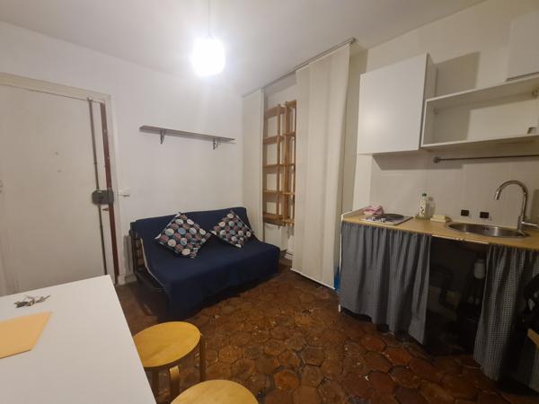 Studio calme et lumineux