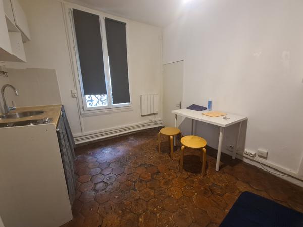 Studio calme et lumineux