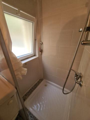 Studio calme et lumineux