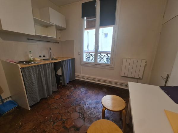 Studio calme et lumineux