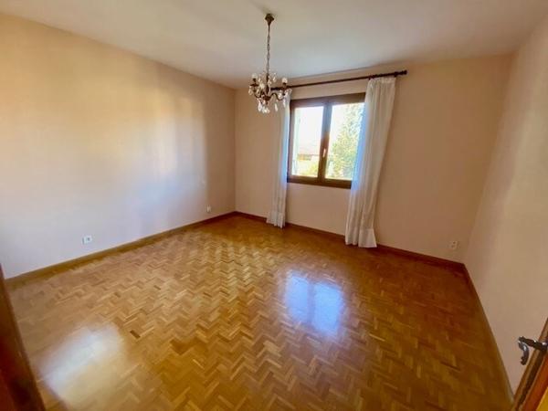 AUCH - Plain-pied 150m2, 4 ch, avec sous-sol et jardin clos