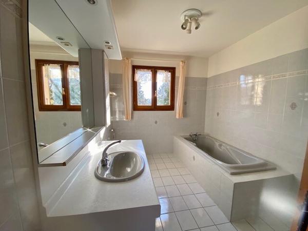 AUCH - Plain-pied 150m2, 4 ch, avec sous-sol et jardin clos