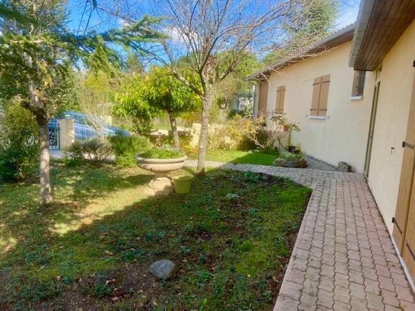 AUCH - Plain-pied 150m2, 4 ch, avec sous-sol et jardin clos