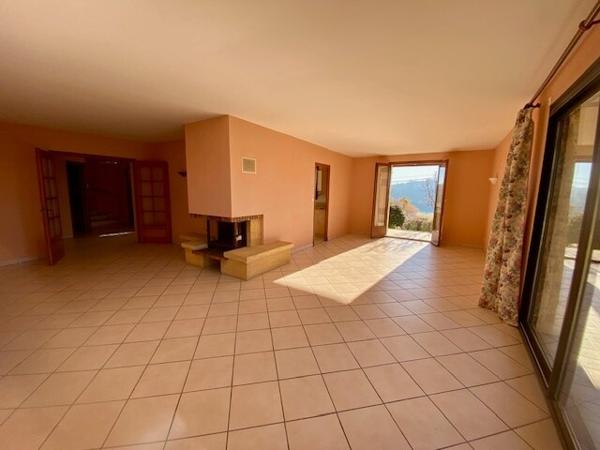 AUCH - Plain-pied 150m2, 4 ch, avec sous-sol et jardin clos