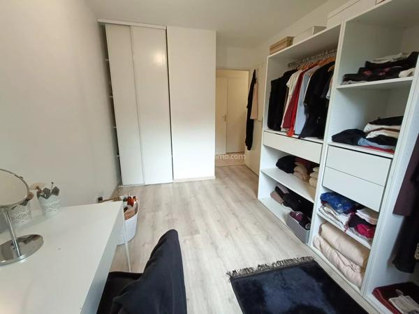 Vente                                                      Appartement
                        
                     3 pièces                      58 m2                     à Saint-Juéry