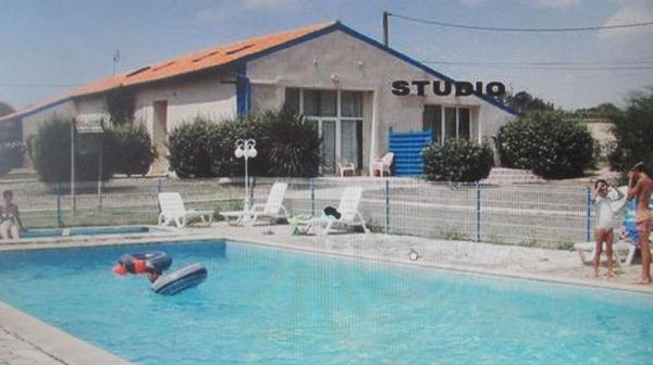 Exclusivité à 5 min de la mer, 10 min Rochefort : secteur Campagne de Soubise, Studio meublé avec terrasse privative et piscine collective