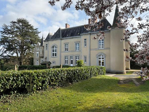 Joli château du XIXe siècle à vendre en Mayenne