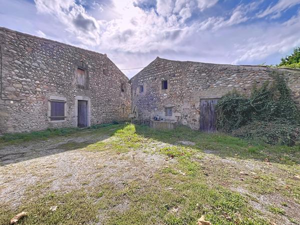 ETOILE SUR RHONE : Corps de ferme en pierre à rénover 6 pièces 4 chambres et plusieurs dépendances