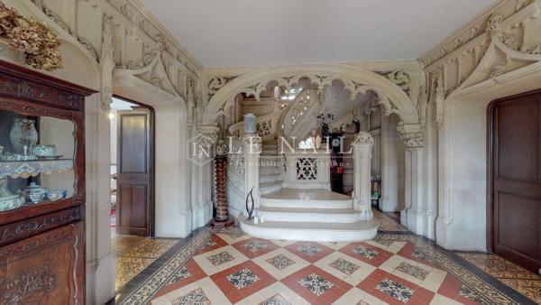 A 20 MINUTES DE LA MER : Château 19ème de style néogothique aux portes de Bayeux