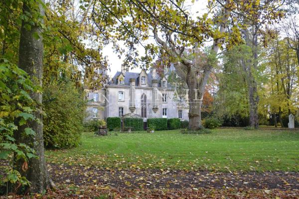 A 20 MINUTES DE LA MER : Château 19ème de style néogothique aux portes de Bayeux