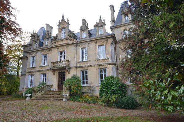 A 20 MINUTES DE LA MER : Château 19ème de style néogothique aux portes de Bayeux