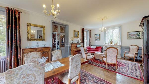 A 20 MINUTES DE LA MER : Château 19ème de style néogothique aux portes de Bayeux