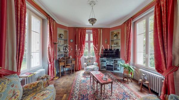 A 20 MINUTES DE LA MER : Château 19ème de style néogothique aux portes de Bayeux