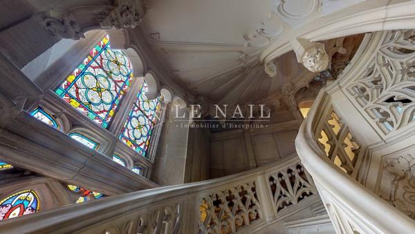 A 20 MINUTES DE LA MER : Château 19ème de style néogothique aux portes de Bayeux