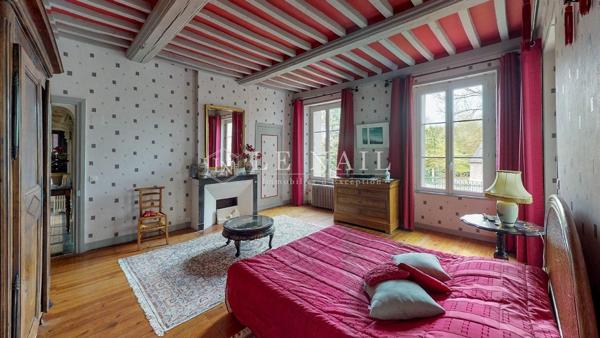 A 20 MINUTES DE LA MER : Château 19ème de style néogothique aux portes de Bayeux