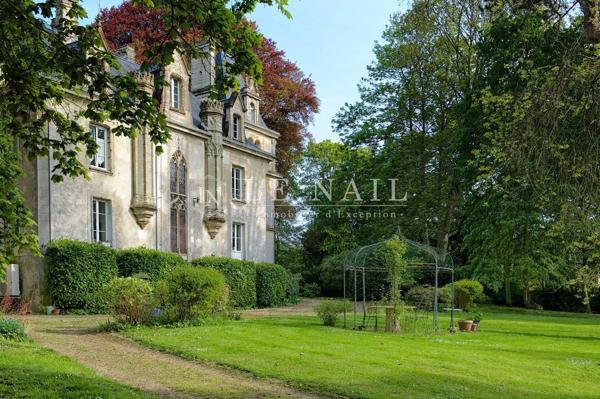 A 20 MINUTES DE LA MER : Château 19ème de style néogothique aux portes de Bayeux