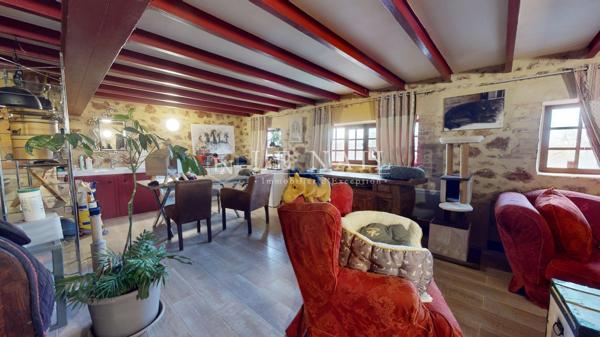 Belle Ferme-Château fortifiée des XVe et XVIIe siècles ISMH en Bourbonnais