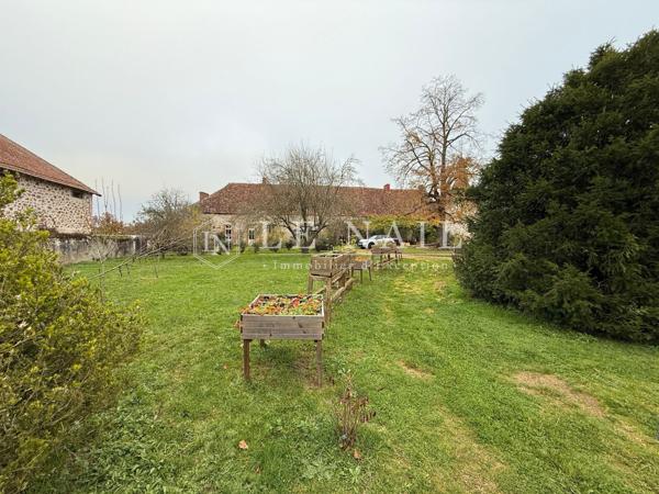 Belle Ferme-Château fortifiée des XVe et XVIIe siècles ISMH en Bourbonnais