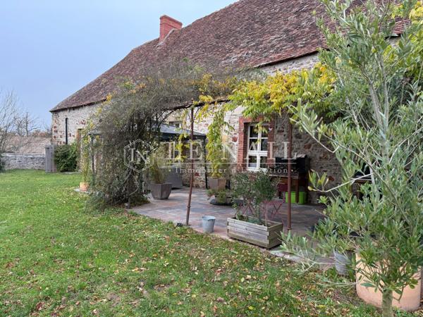 Belle Ferme-Château fortifiée des XVe et XVIIe siècles ISMH en Bourbonnais