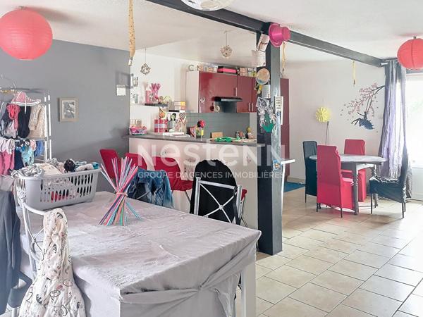 Ensemble immobilier à Larche composé de 3 maisons dont 2 divisés en appartement. Total de 5 lots en monopropriété