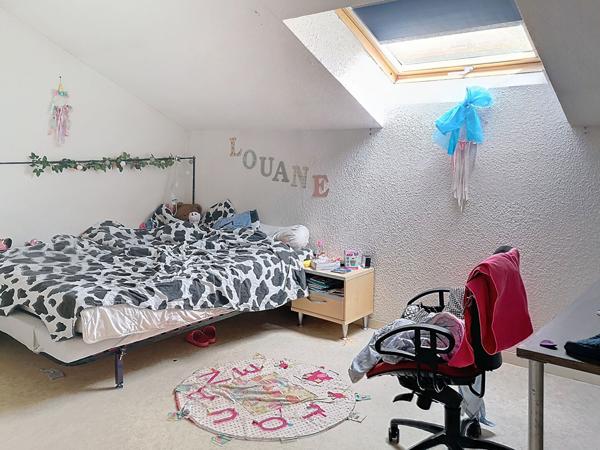 Ensemble immobilier à Larche composé de 3 maisons dont 2 divisés en appartement. Total de 5 lots en monopropriété