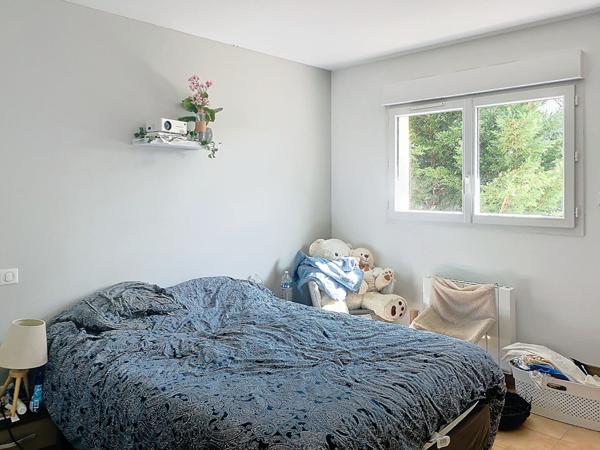 Ensemble immobilier à Larche composé de 3 maisons dont 2 divisés en appartement. Total de 5 lots en monopropriété