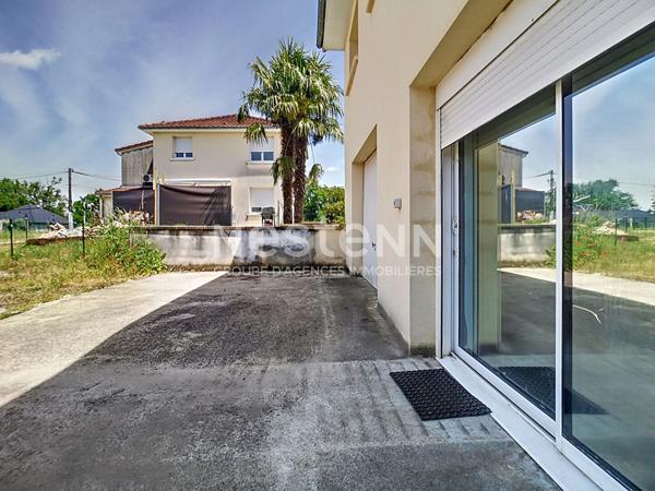 Ensemble immobilier à Larche composé de 3 maisons dont 2 divisés en appartement. Total de 5 lots en monopropriété