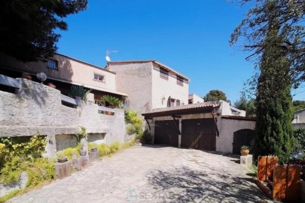 ST MITRE  - Belle propriété: Maison T7 avec piscine - 211m² / parcelle 2850m²