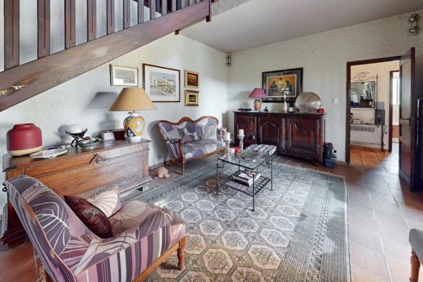 ST MITRE  - Belle propriété: Maison T7 avec piscine - 211m² / parcelle 2850m²