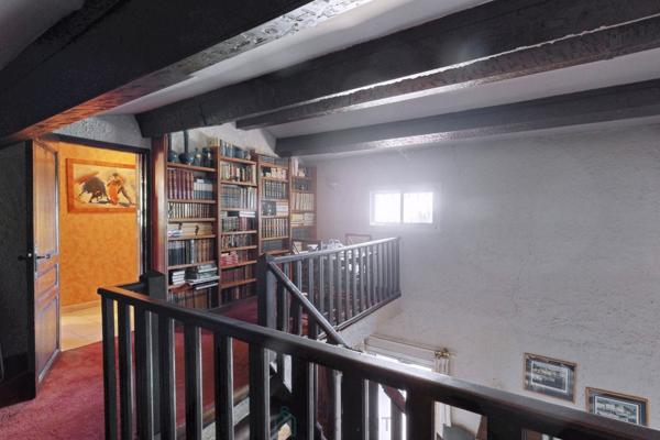 ST MITRE  - Belle propriété: Maison T7 avec piscine - 211m² / parcelle 2850m²