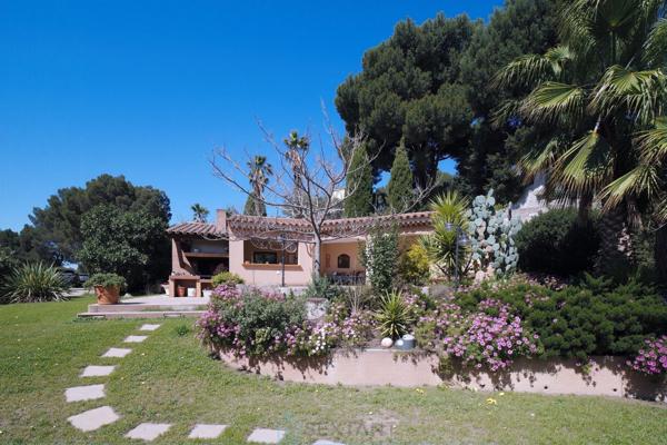 ST MITRE  - Belle propriété: Maison T7 avec piscine - 211m² / parcelle 2850m²