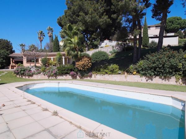 ST MITRE  - Belle propriété: Maison T7 avec piscine - 211m² / parcelle 2850m²