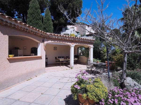 ST MITRE  - Belle propriété: Maison T7 avec piscine - 211m² / parcelle 2850m²