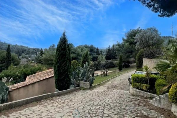 ST MITRE  - Belle propriété: Maison T7 avec piscine - 211m² / parcelle 2850m²