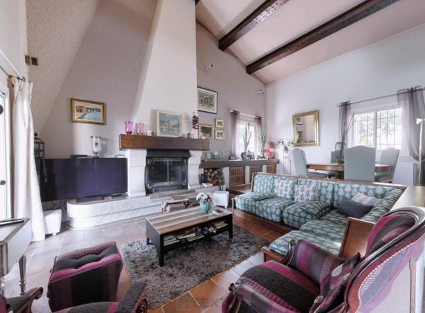 ST MITRE  - Belle propriété: Maison T7 avec piscine - 211m² / parcelle 2850m²