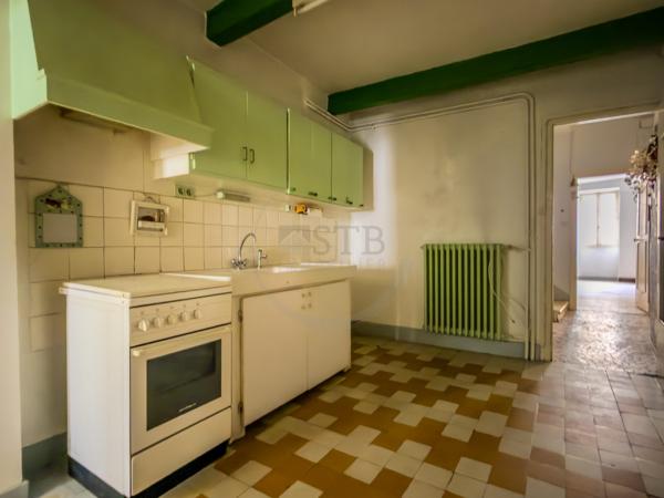 Maison de village avec local et potentiel à Privas