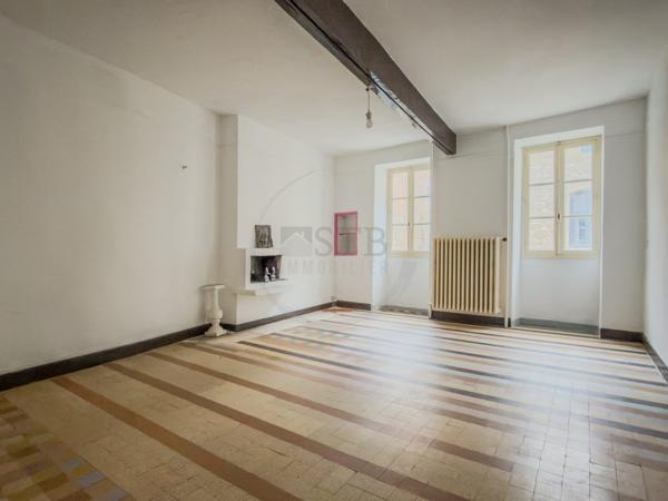 Maison de village avec local et potentiel à Privas