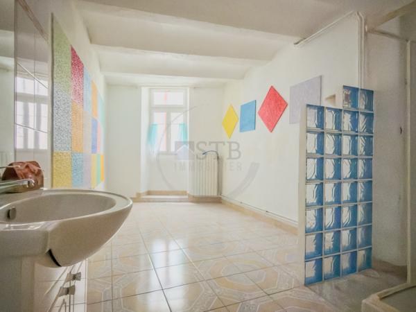 Maison de village avec local et potentiel à Privas