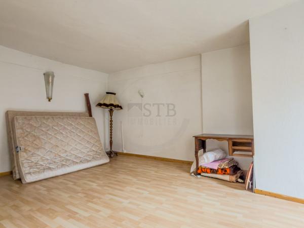 Maison de village avec local et potentiel à Privas