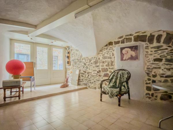 Maison de village avec local et potentiel à Privas