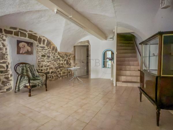 Maison de village avec local et potentiel à Privas
