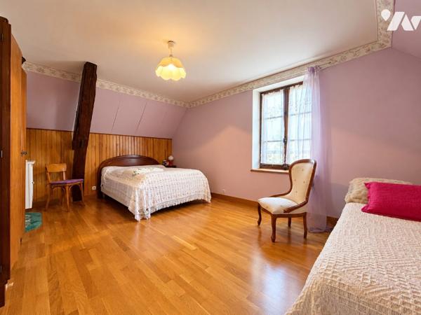 Propriété de 6 pièces de 156 m2 avec dépendances