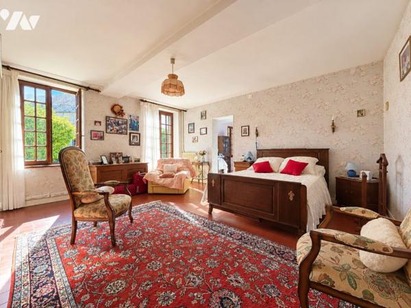 Propriété de 6 pièces de 156 m2 avec dépendances