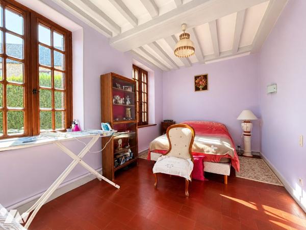 Propriété de 6 pièces de 156 m2 avec dépendances