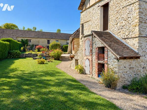 Propriété de 6 pièces de 156 m2 avec dépendances