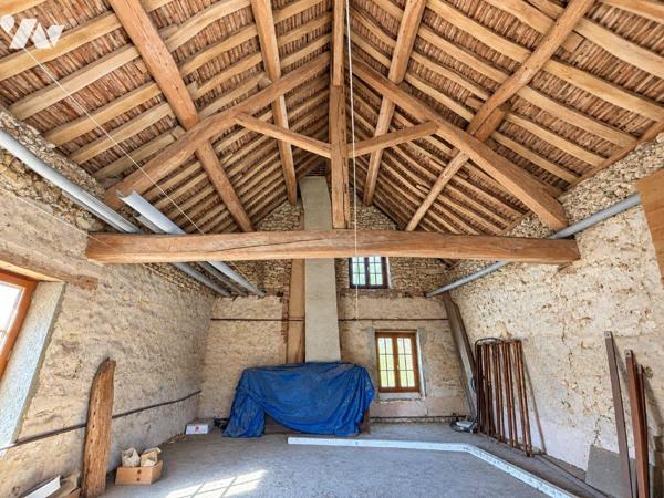 Propriété de 6 pièces de 156 m2 avec dépendances